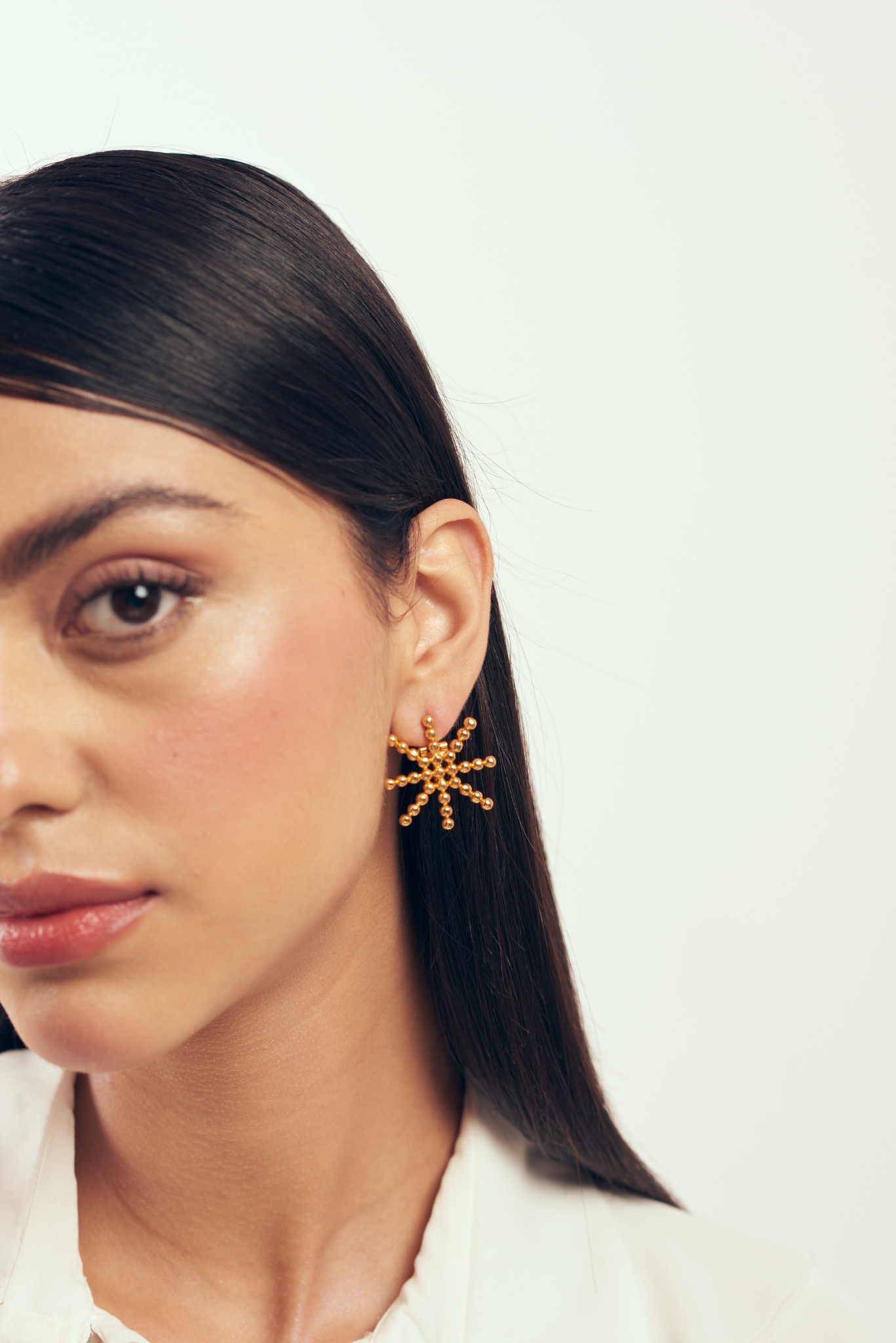 VEGA STUDDED EARRING